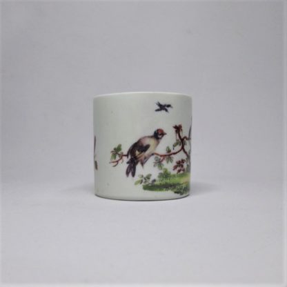 A small Derby pot Circa 1758/9 - Image 3