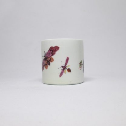 A small Derby pot Circa 1758/9 - Image 4